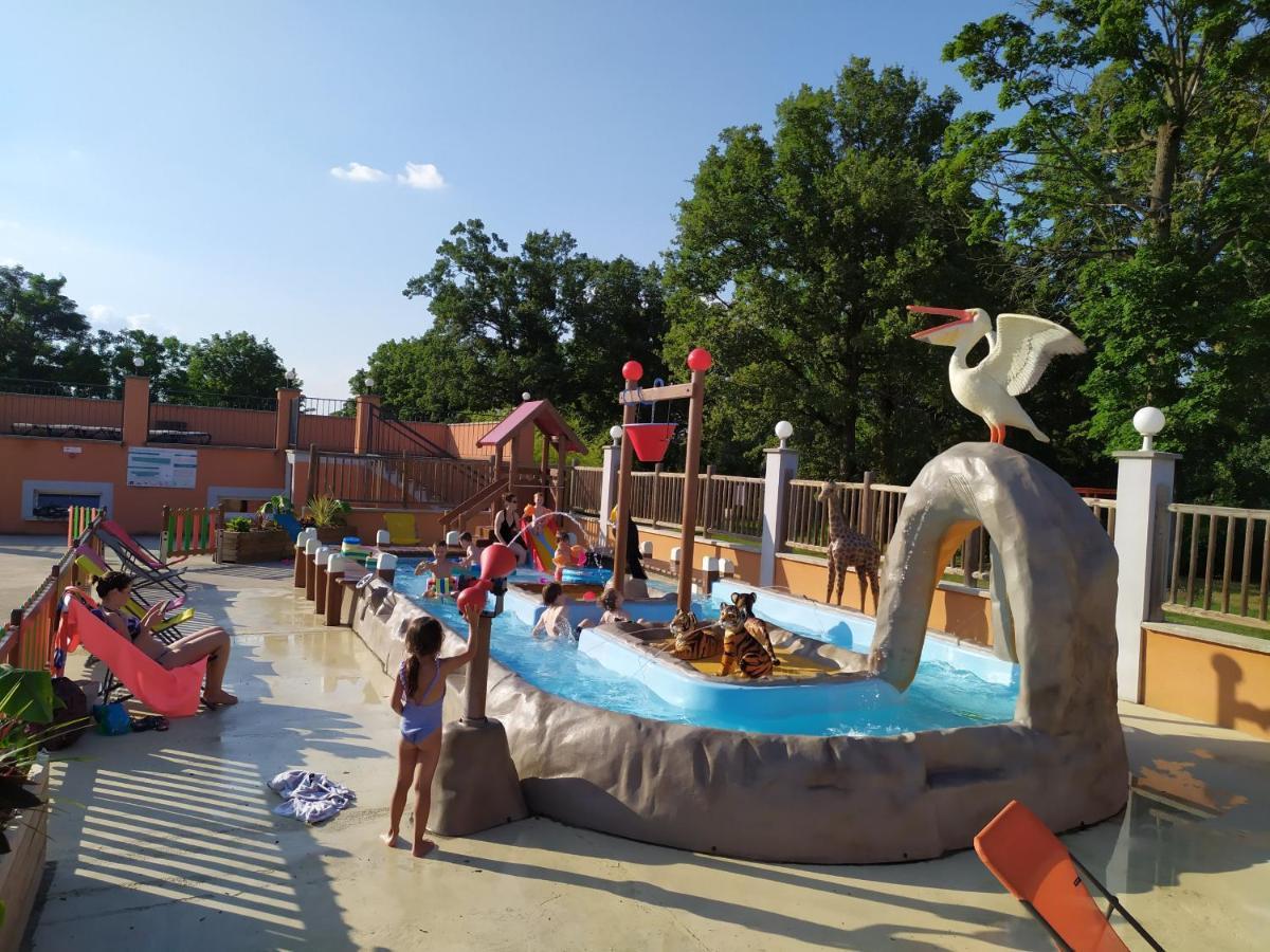 Camping Domaine De Senaud 阿尔邦 外观 照片