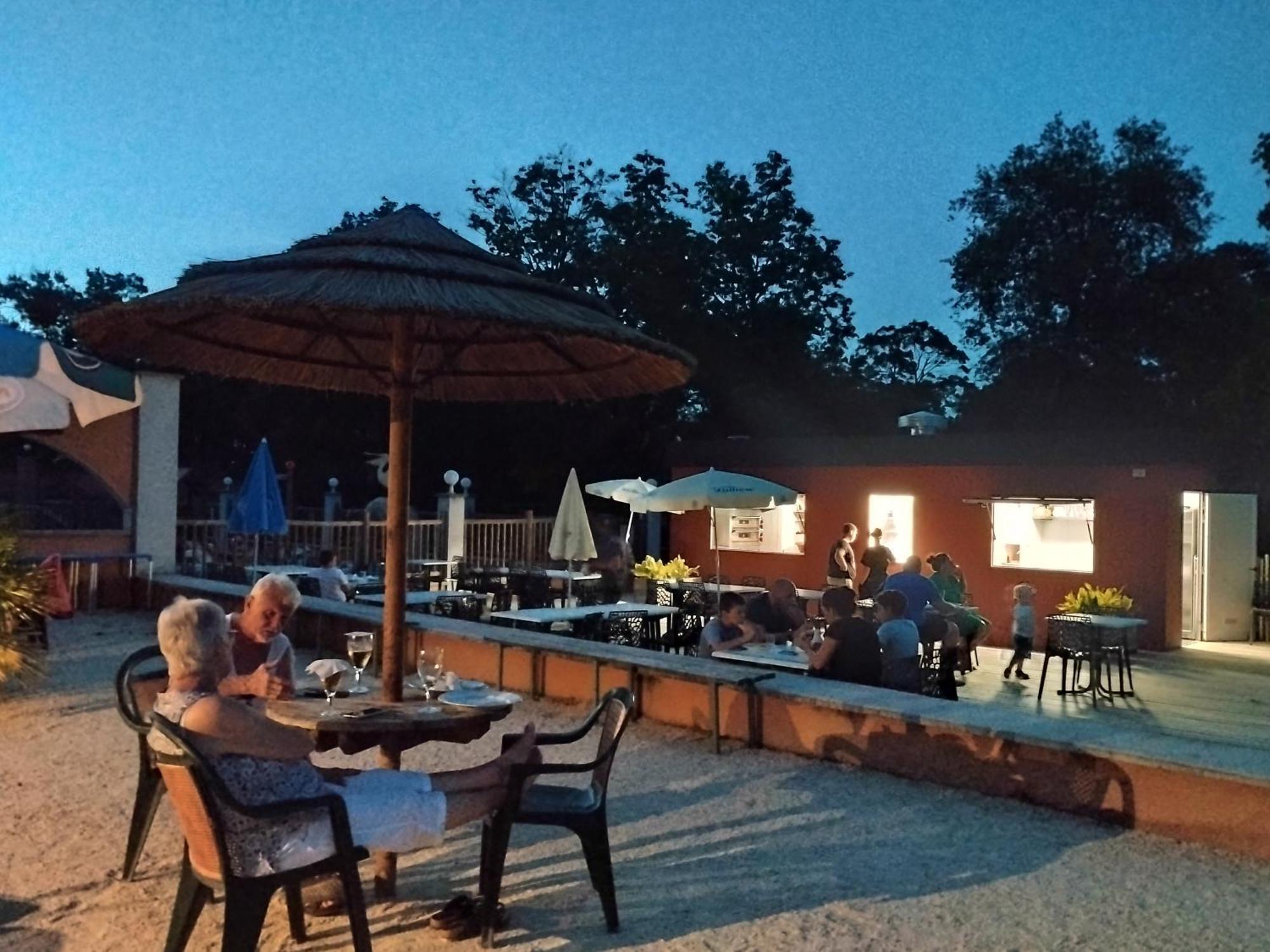 Camping Domaine De Senaud 阿尔邦 外观 照片