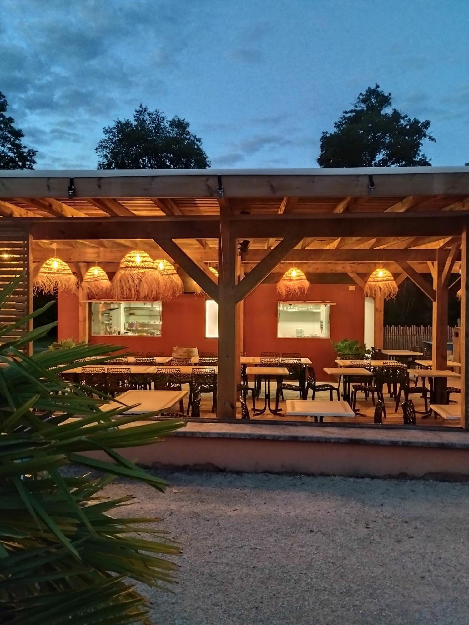 Camping Domaine De Senaud 阿尔邦 外观 照片